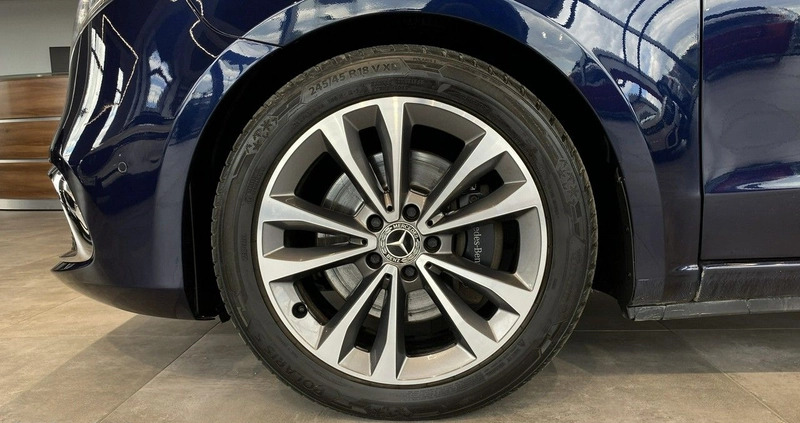 Mercedes-Benz Klasa V cena 219900 przebieg: 128600, rok produkcji 2019 z Piastów małe 466
